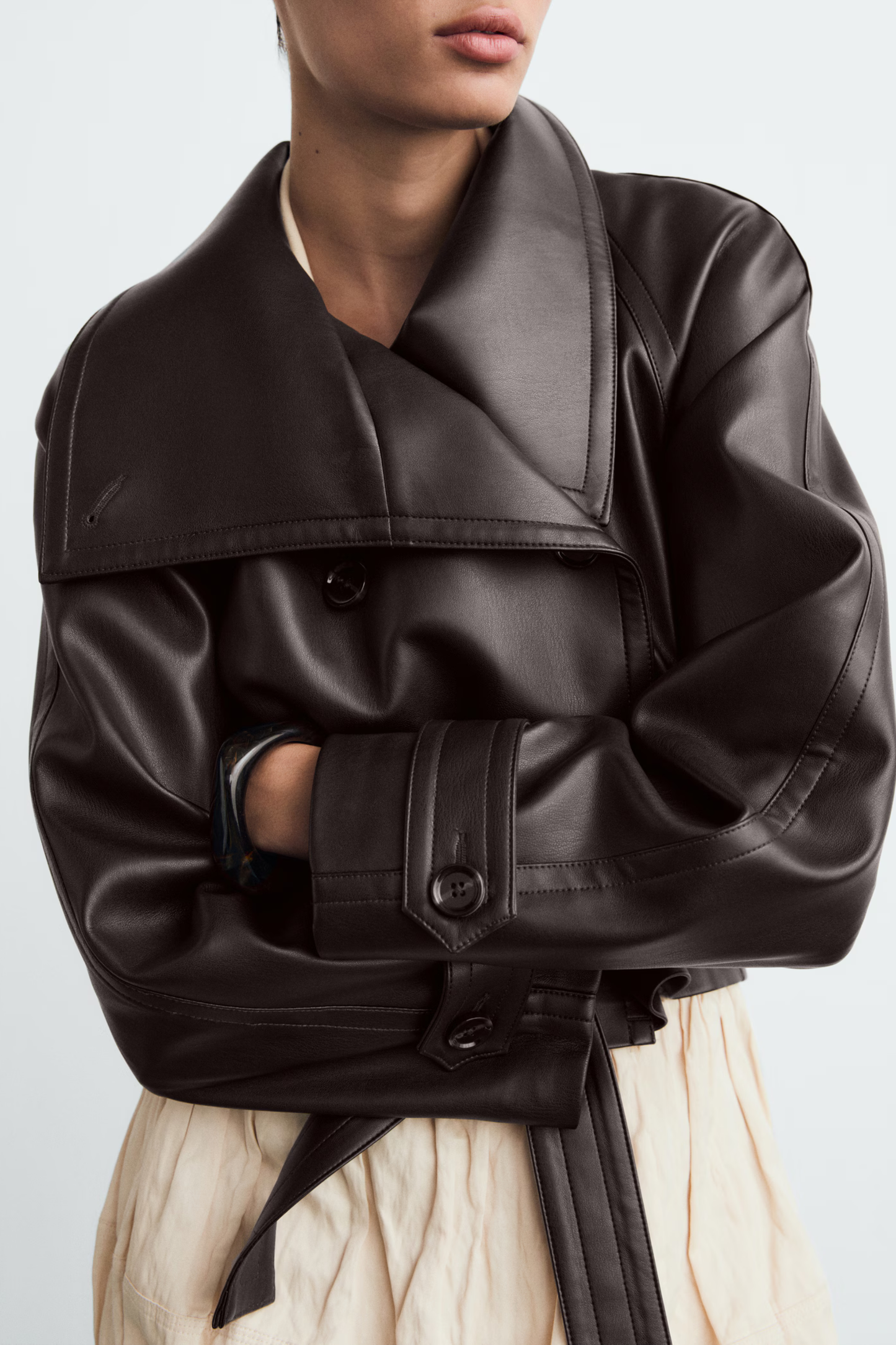 La Nera – Veste ceinturée en similicuir